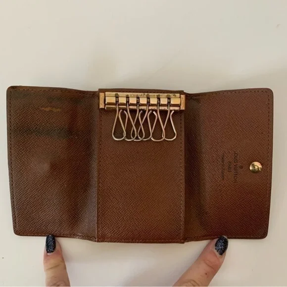 LOUIS VUITTON Monogram 6 Key Holder